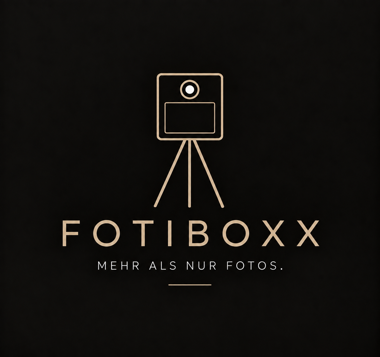 Fotiboxx: goldene Fotobox auf einem Stativ. Mehr als nur Fotos.